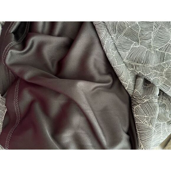 Express Size 10 Sleeveless Smocked Waist Mini Dress Black Leaf Print Cutout Back - Picture 8 of 10